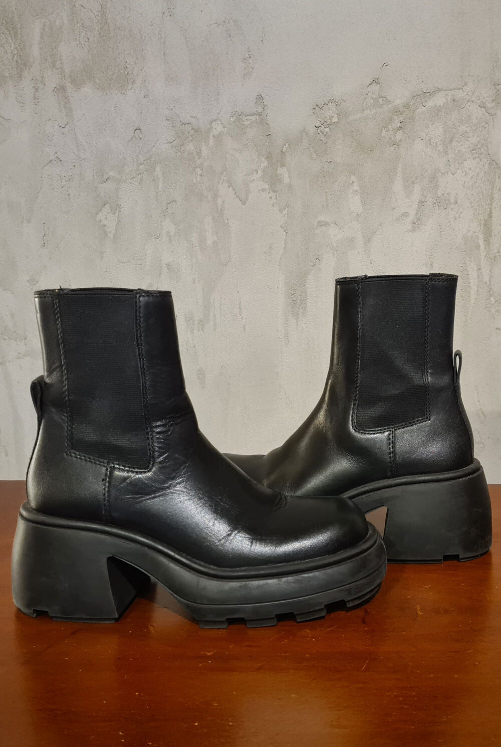 Botines botines negros Resorte lateral ZARA Talla 35
