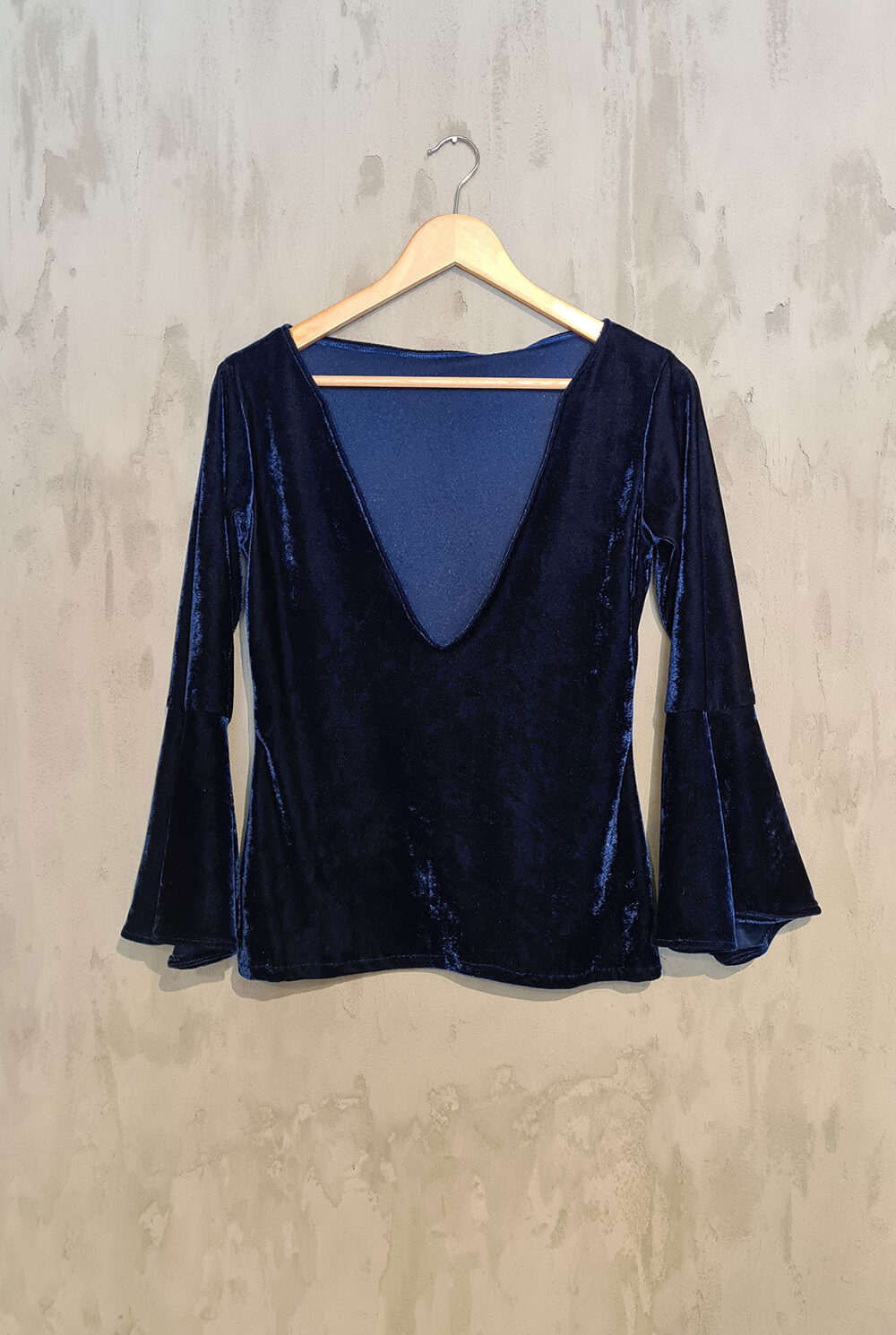 Camisa azul aterciopelado