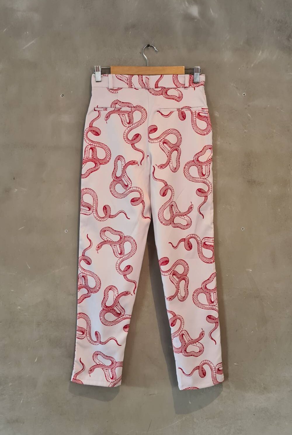 Pantalón serpiente blanco y naranja AMODOMIO Talla S