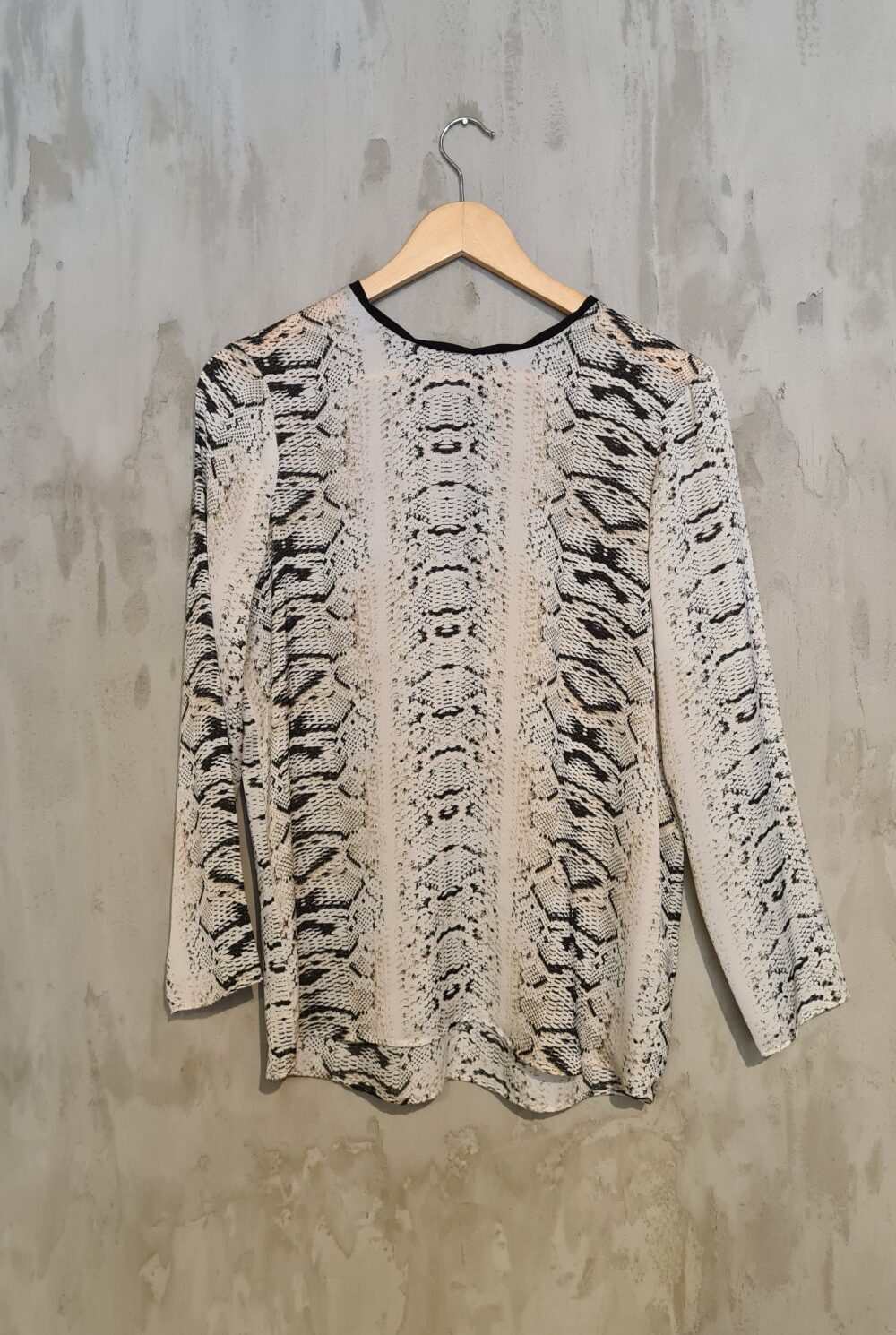 Blusa animal print ZARA BASIC Talla M