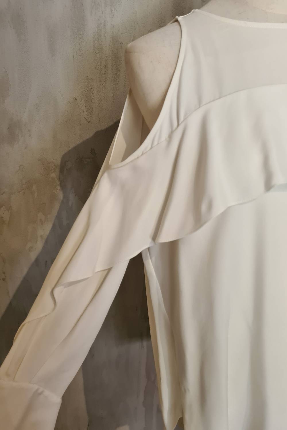 Blusa hueso hombros destapados  HALSTON HERITAGE Talla 4 - Imagen 2