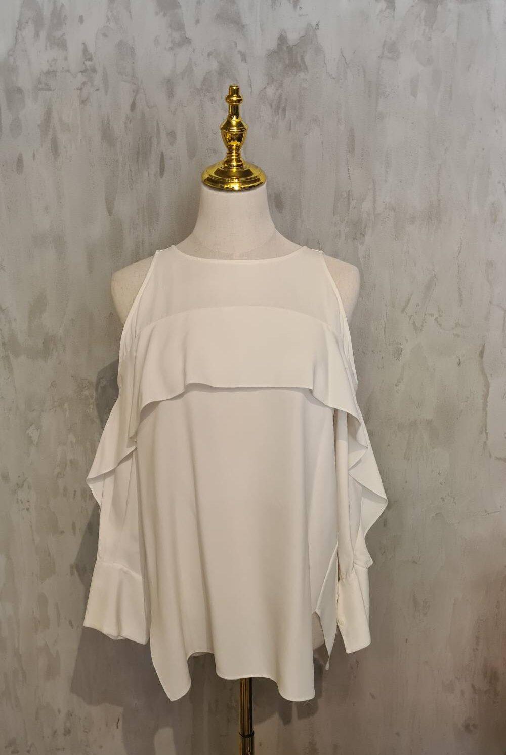 Blusa hueso hombros destapados  HALSTON HERITAGE Talla 4