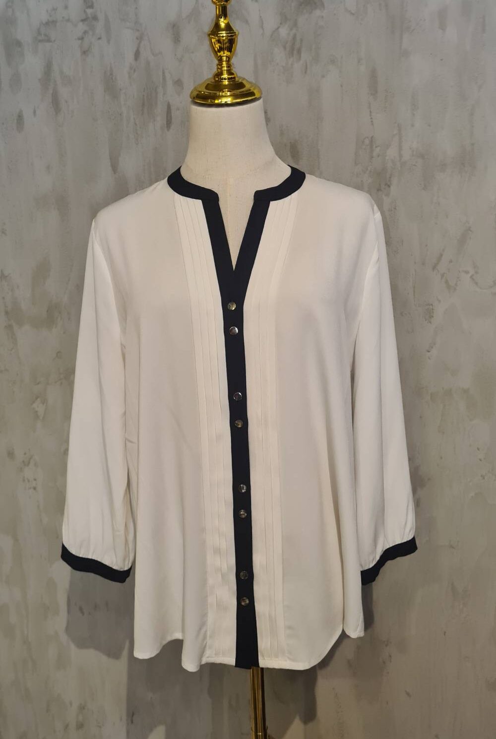 Blusa color hueso IVANKA TRUMP Talla M