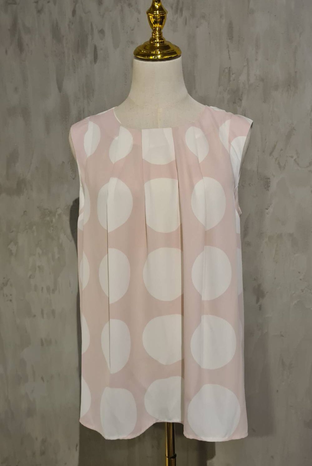 Blusa con bolas rosadas VINCE CAMUTO Talla S