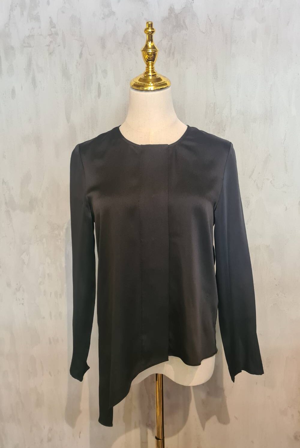 Blusa satin negro sesgado H&M Talla 6