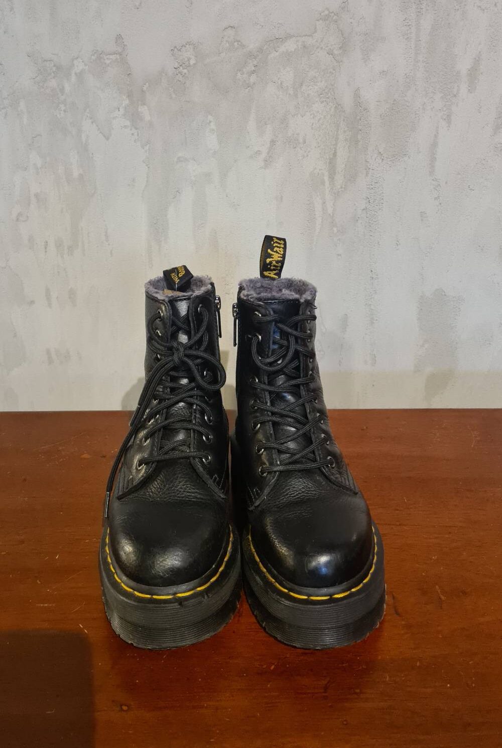 Botas cuero negras peludo interior DR MARTENS Talla 38