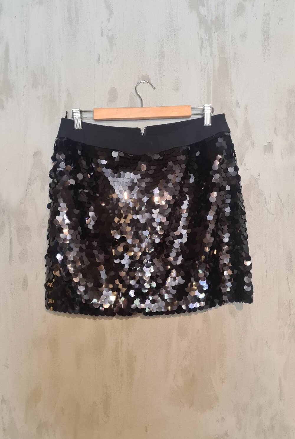 Short negra con brillantes BENETTON