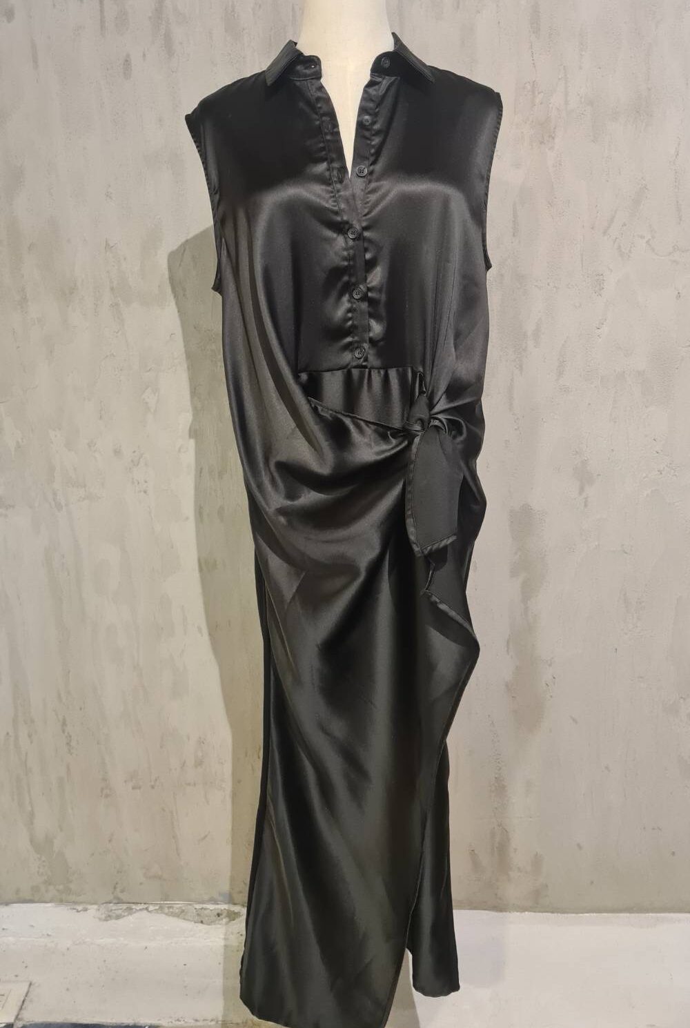 Vestido satin negro AQUA Talla M