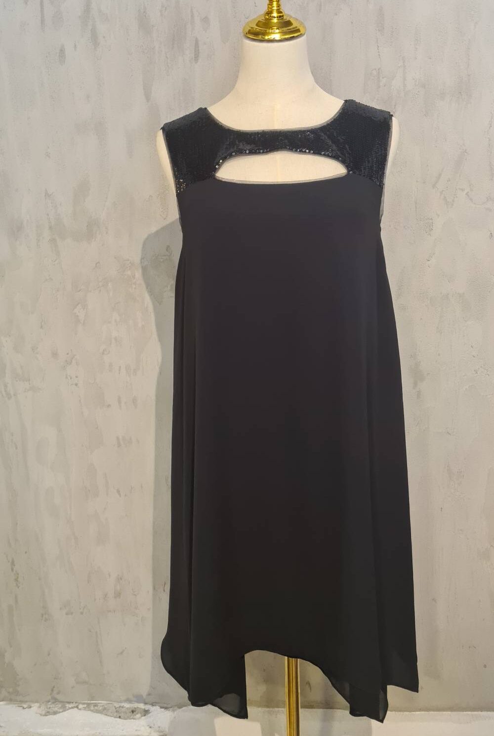 Vestido negro con lentejuelas BCBG MAXAZRIA Talla M