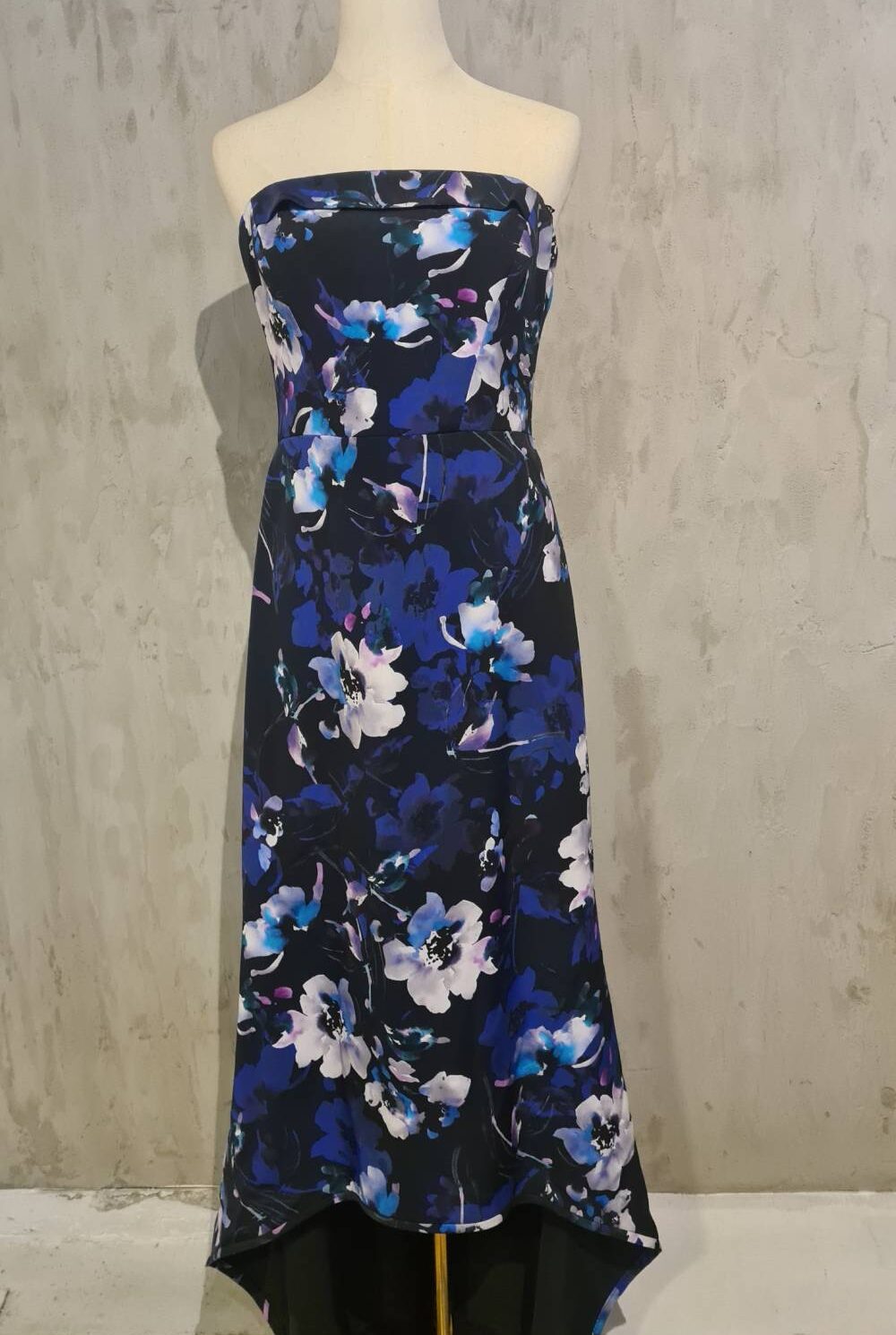 Vestido negro con flores azules LAUREL BERMAN (EVE) Talla 8