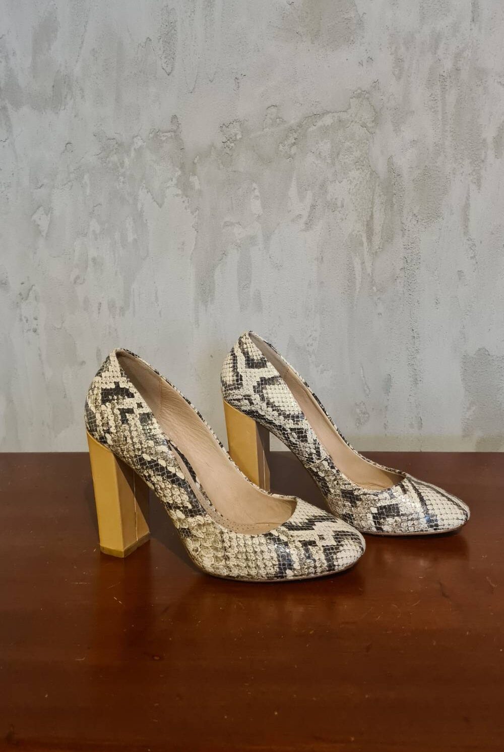 Zapatos animal print MASSIMO DUTTI Talla 38