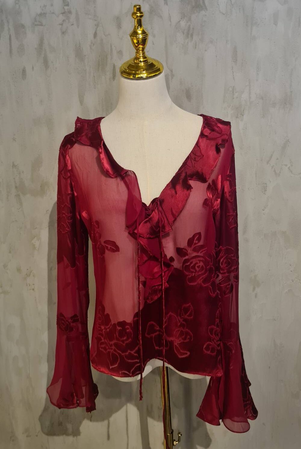 Blusa rosas rojas transparente ECI NEW YORK Talla M