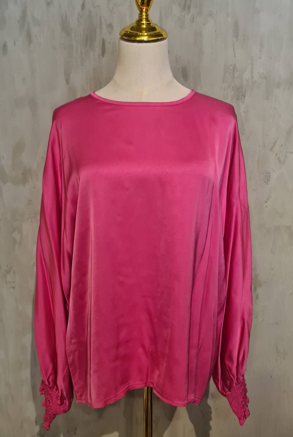 Blusa rosada satinada