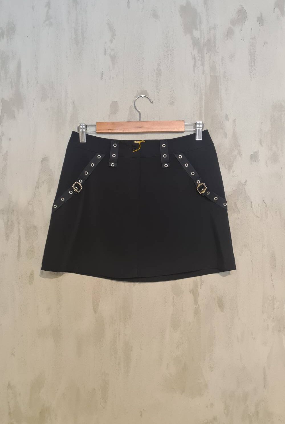 Falda corta con taches AXARA Talla 8