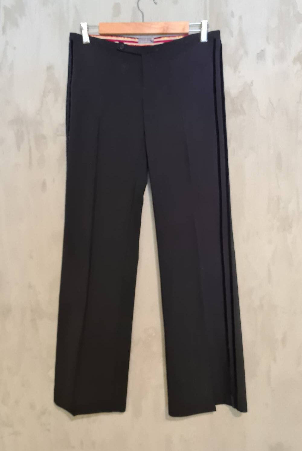 Pantalón negro con terciopelo NAF NAF Talla 10