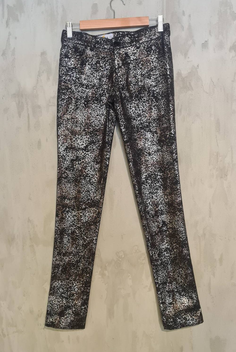 Pantalón sintético negro y gris CARRETEL Talla 6