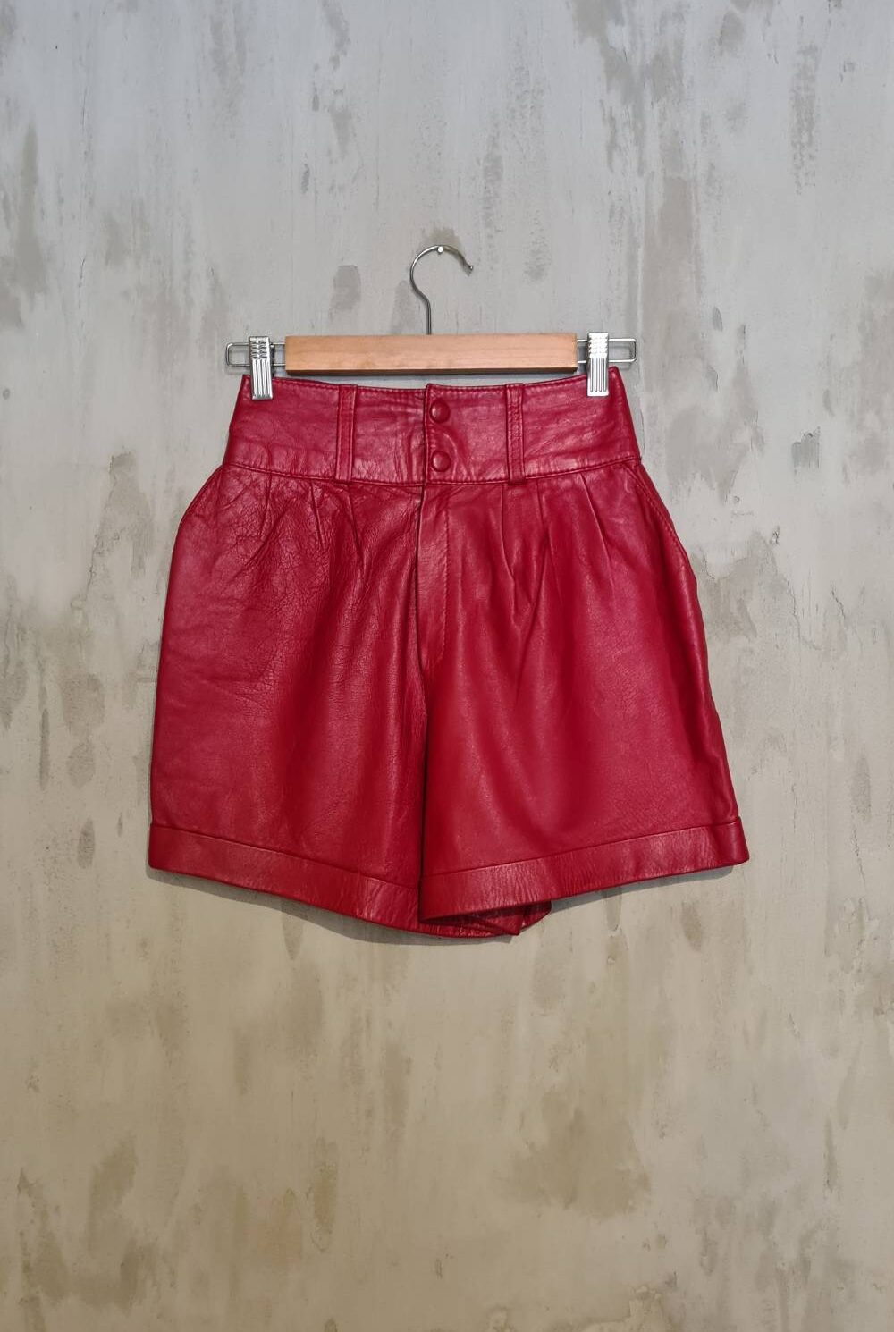 Short cuero rojo