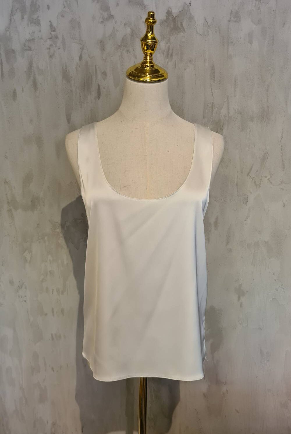 Top color hueso satinado cuello en U ZARA Talla M